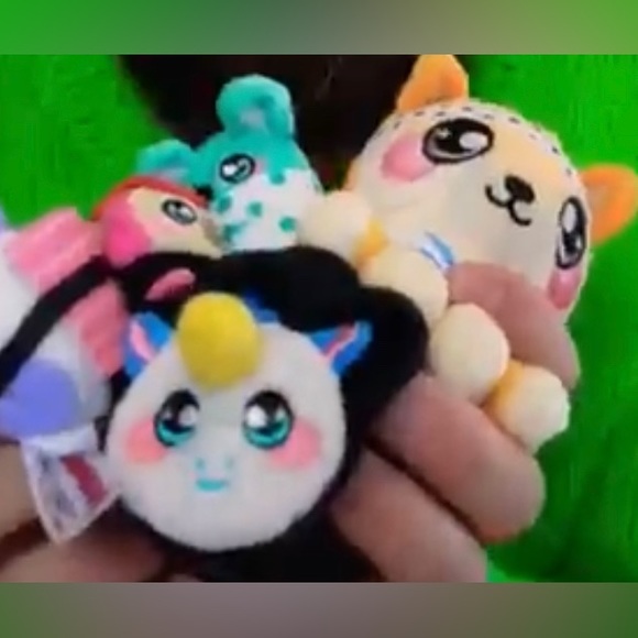 SQUEEZAMALS World of Food Sushi Bowl Plush, 5 Mini Stuffed Animals, Scented, 3+ - Picture 2 of 7